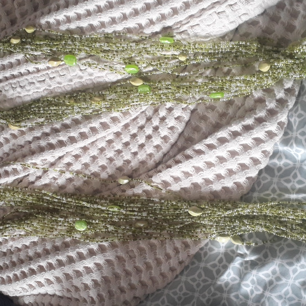 Green seed bead lariat necklace